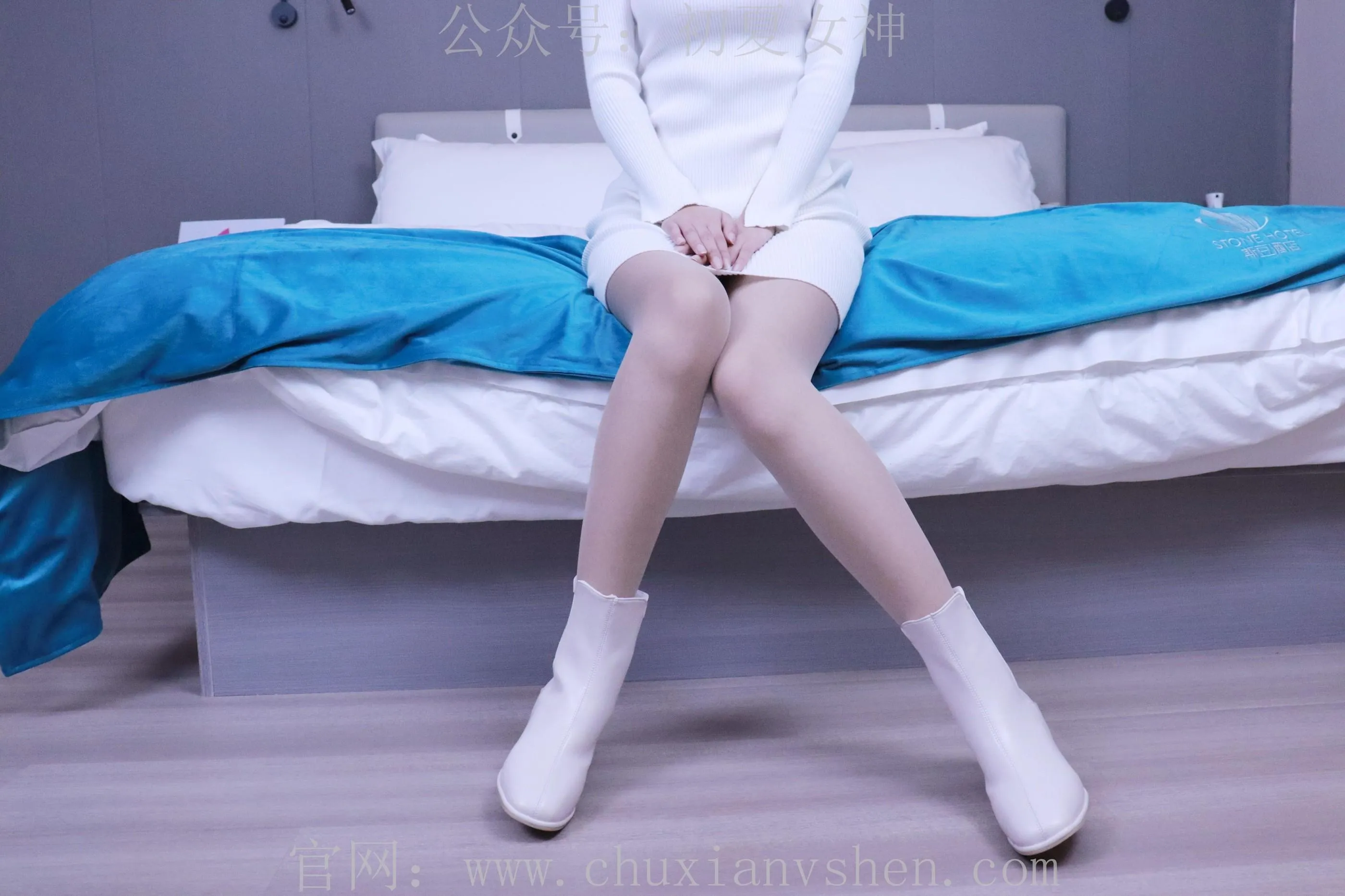 初夏女神 NO.010 依依 2022款白色毛领连衣裙搭白色短靴 [147P]插图9